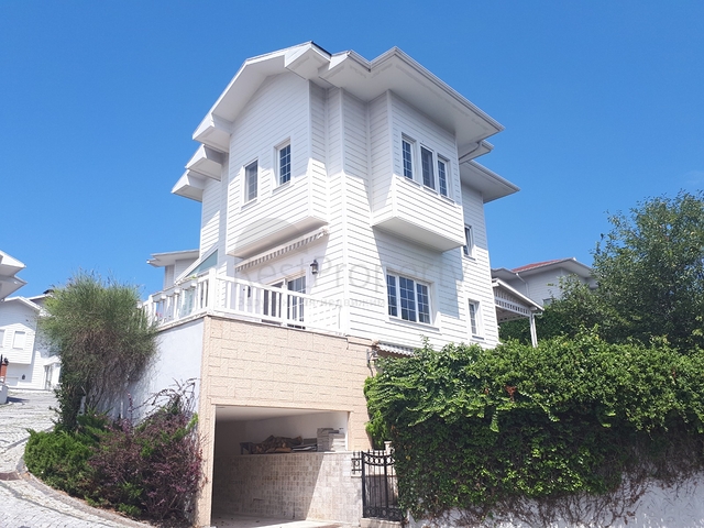 فيلا مستقلة في منطقة سارير / اسطنبول الاوربية 