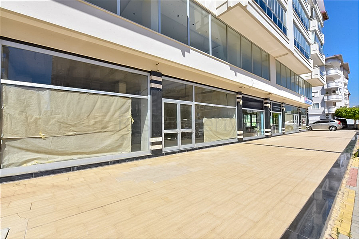 المباني التجارية لمنطقة كبيرة في الجزء السفلي