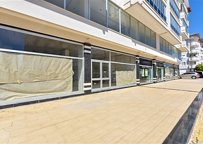 المباني التجارية لمنطقة كبيرة في الجزء السفلي