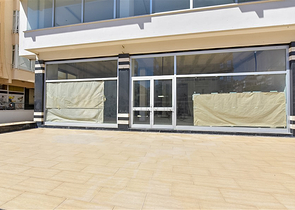 المباني التجارية لمنطقة كبيرة في الجزء السفلي