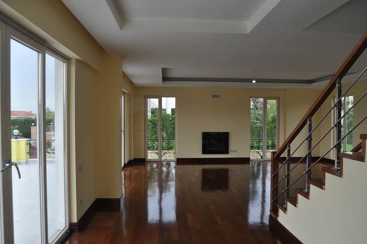 فيلا فاخرة في بيوك تشكمجه / اسطنبول 