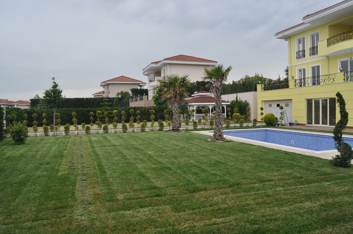 فيلا فاخرة في بيوك تشكمجه / اسطنبول 