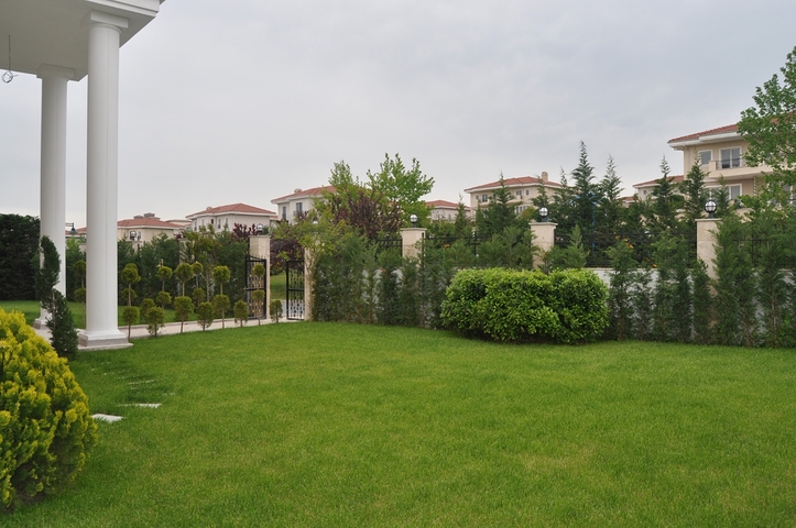 فيلا فاخرة في بيوك تشكمجه / اسطنبول 