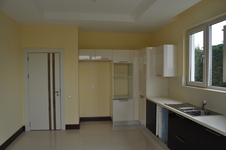 فيلا فاخرة في بيوك تشكمجه / اسطنبول 