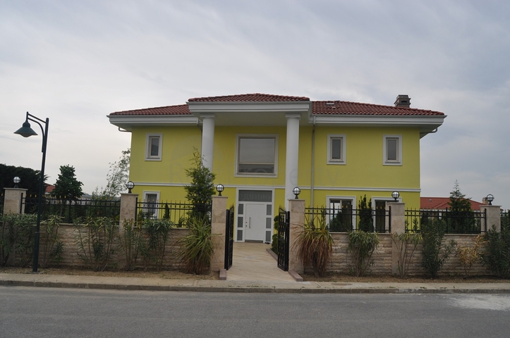 فيلا فاخرة في بيوك تشكمجه / اسطنبول 