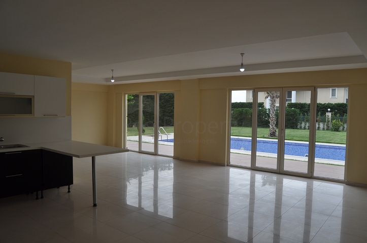 فيلا فاخرة في بيوك تشكمجه / اسطنبول 