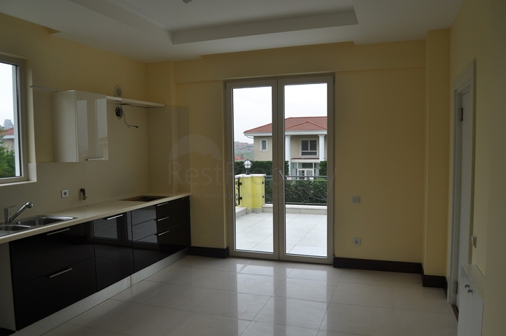 فيلا فاخرة في بيوك تشكمجه / اسطنبول 