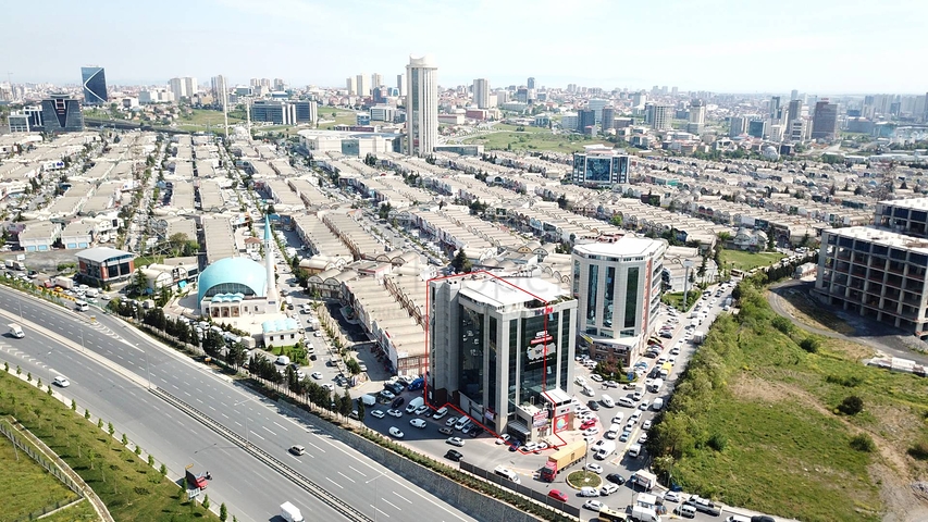 للمستثمرين - مبنى تجاري للبيع في منطقة حيوية في اسطنبول الاوربية 