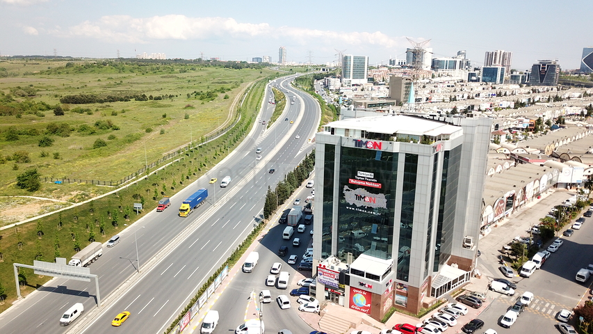 للمستثمرين - مبنى تجاري للبيع في منطقة حيوية في اسطنبول الاوربية 