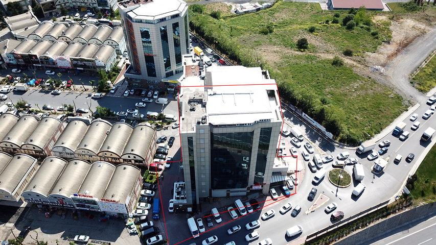 للمستثمرين - مبنى تجاري للبيع في منطقة حيوية في اسطنبول الاوربية 