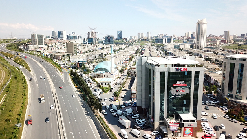 للمستثمرين - مبنى تجاري للبيع في منطقة حيوية في اسطنبول الاوربية 