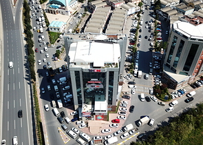 للمستثمرين - مبنى تجاري للبيع في منطقة حيوية في اسطنبول الاوربية 