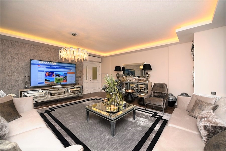 شقة فاخرة باطلالة بحرية ضمن مركز مدينة الانيا 