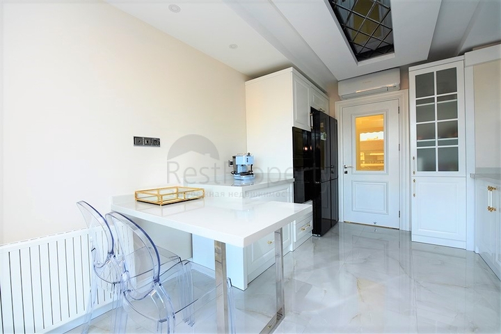 شقة فاخرة باطلالة بحرية ضمن مركز مدينة الانيا 