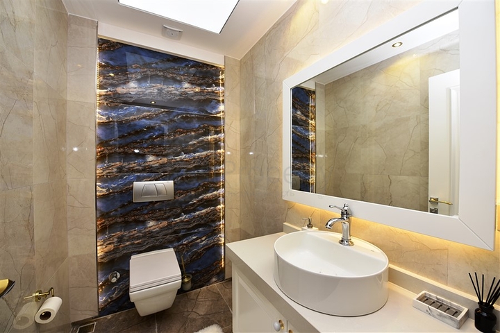 شقة فاخرة باطلالة بحرية ضمن مركز مدينة الانيا 