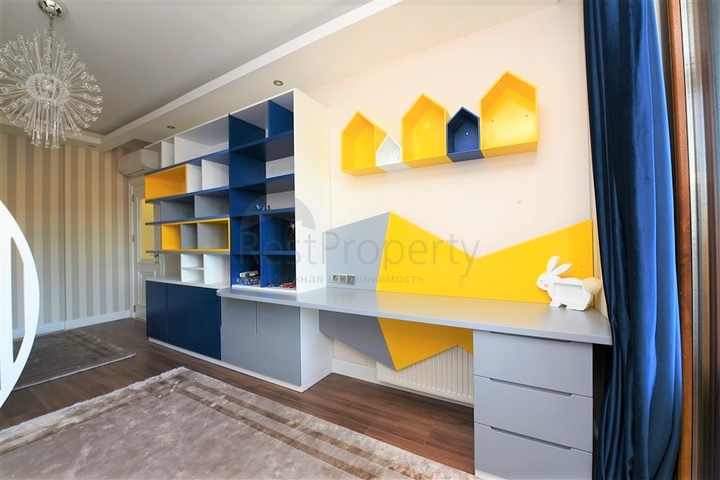 شقة فاخرة باطلالة بحرية ضمن مركز مدينة الانيا 