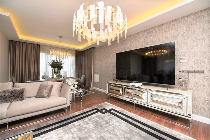 شقة فاخرة باطلالة بحرية ضمن مركز مدينة الانيا 