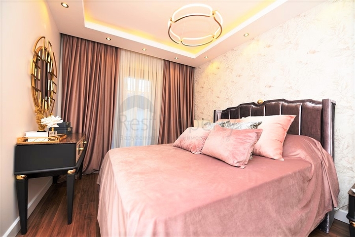 شقة فاخرة باطلالة بحرية ضمن مركز مدينة الانيا 