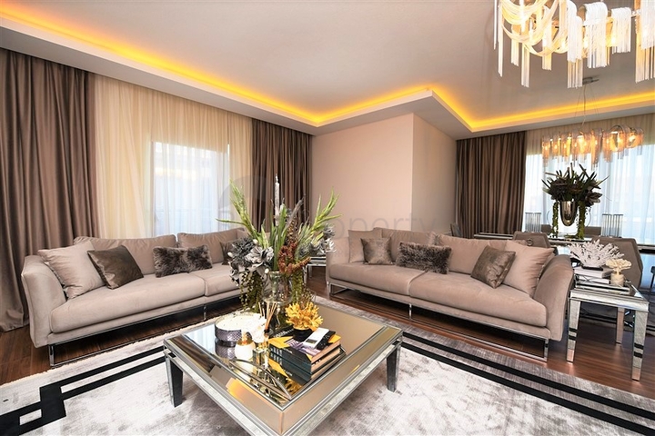 شقة فاخرة باطلالة بحرية ضمن مركز مدينة الانيا 