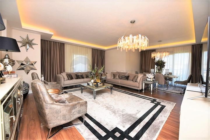 شقة فاخرة باطلالة بحرية ضمن مركز مدينة الانيا 