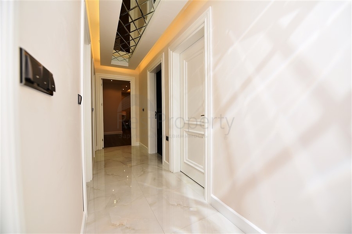 شقة فاخرة باطلالة بحرية ضمن مركز مدينة الانيا 