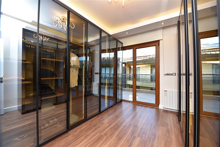 شقة فاخرة باطلالة بحرية ضمن مركز مدينة الانيا 