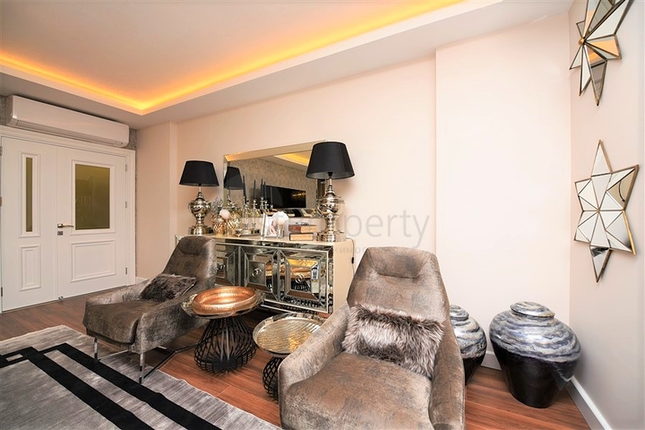 شقة فاخرة باطلالة بحرية ضمن مركز مدينة الانيا 