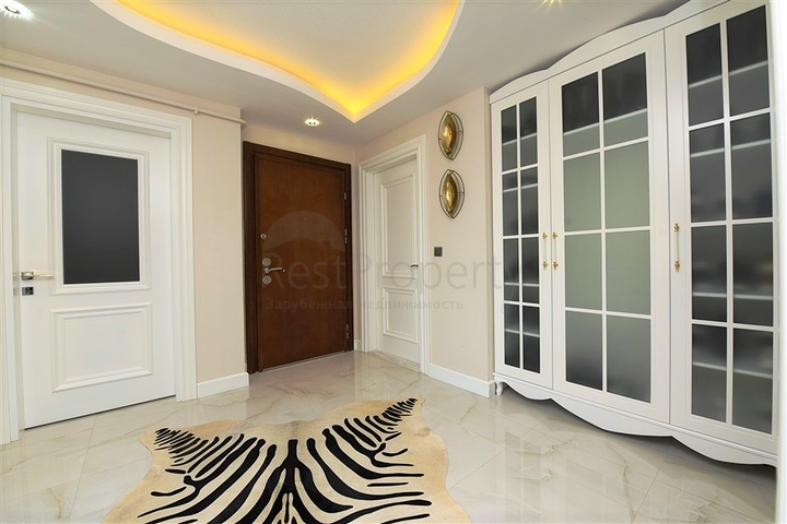 شقة فاخرة باطلالة بحرية ضمن مركز مدينة الانيا 