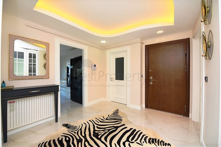 شقة فاخرة باطلالة بحرية ضمن مركز مدينة الانيا 