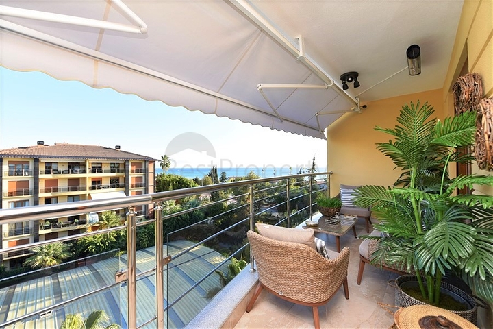 شقة فاخرة باطلالة بحرية ضمن مركز مدينة الانيا 