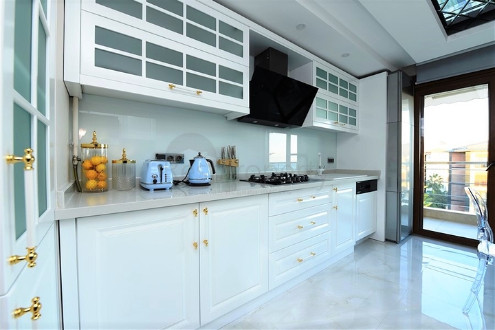 شقة فاخرة باطلالة بحرية ضمن مركز مدينة الانيا 