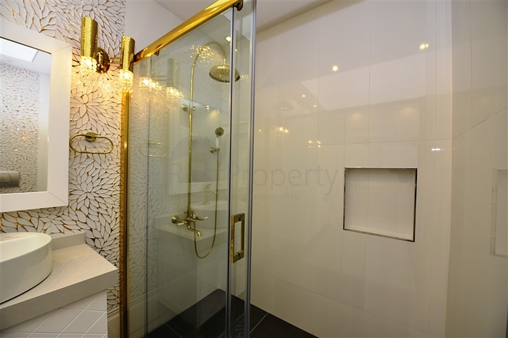 شقة فاخرة باطلالة بحرية ضمن مركز مدينة الانيا 