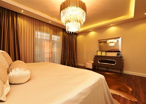 شقة فاخرة باطلالة بحرية ضمن مركز مدينة الانيا 