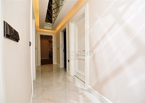 شقة فاخرة باطلالة بحرية ضمن مركز مدينة الانيا 