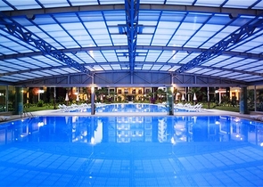 شقة فاخرة باطلالة بحرية ضمن مركز مدينة الانيا 