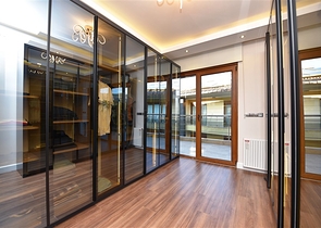 شقة فاخرة باطلالة بحرية ضمن مركز مدينة الانيا 