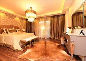 شقة فاخرة باطلالة بحرية ضمن مركز مدينة الانيا 