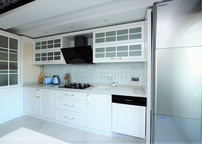 شقة فاخرة باطلالة بحرية ضمن مركز مدينة الانيا 