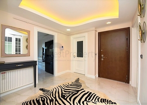 شقة فاخرة باطلالة بحرية ضمن مركز مدينة الانيا 