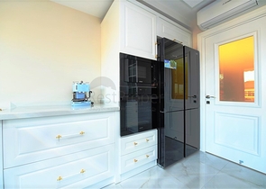 شقة فاخرة باطلالة بحرية ضمن مركز مدينة الانيا 