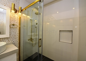 شقة فاخرة باطلالة بحرية ضمن مركز مدينة الانيا 