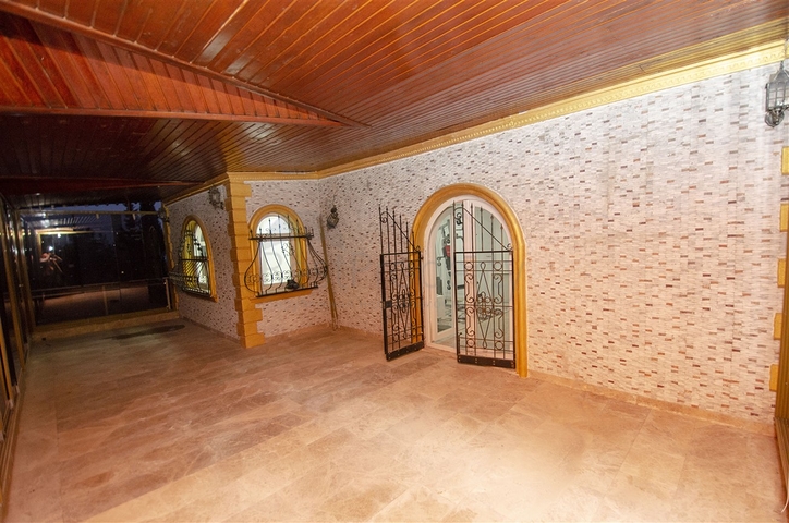 فيلا 5 + 3 مع حوض سباحة في تشاكريلار أنطاليا