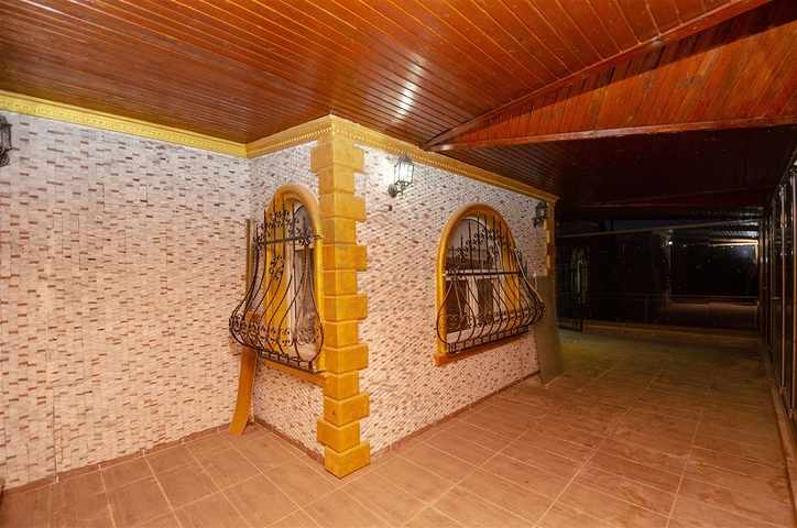 فيلا 5 + 3 مع حوض سباحة في تشاكريلار أنطاليا