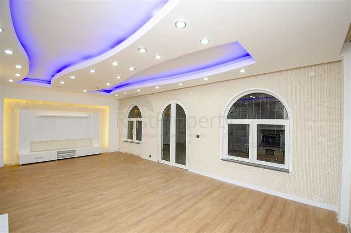 فيلا 5 + 3 مع حوض سباحة في تشاكريلار أنطاليا