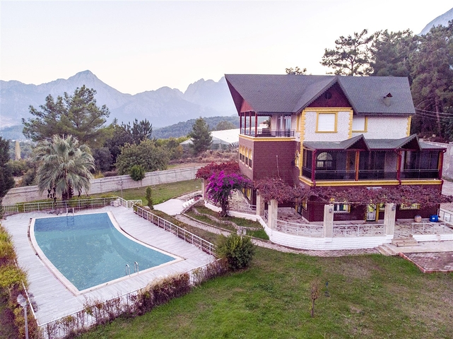 فيلا 5 + 3 مع حوض سباحة في تشاكريلار أنطاليا