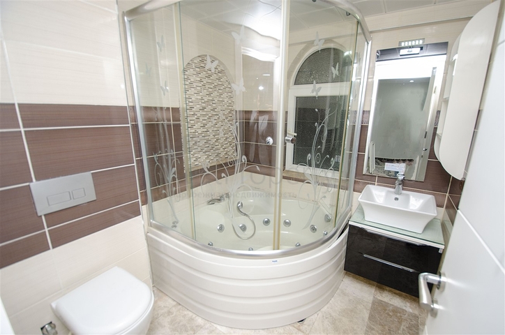 فيلا 5 + 3 مع حوض سباحة في تشاكريلار أنطاليا