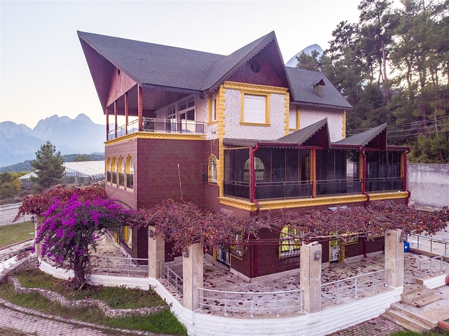 فيلا 5 + 3 مع حوض سباحة في تشاكريلار أنطاليا