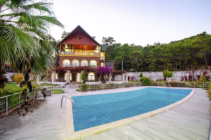 فيلا 5 + 3 مع حوض سباحة في تشاكريلار أنطاليا