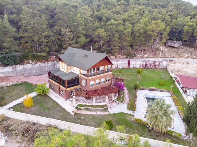 فيلا 5 + 3 مع حوض سباحة في تشاكريلار أنطاليا