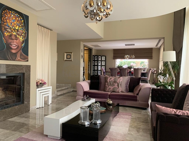 فيلا فاخرة حديثة - مسبح وحديقة مستقلة - اسطنبول 